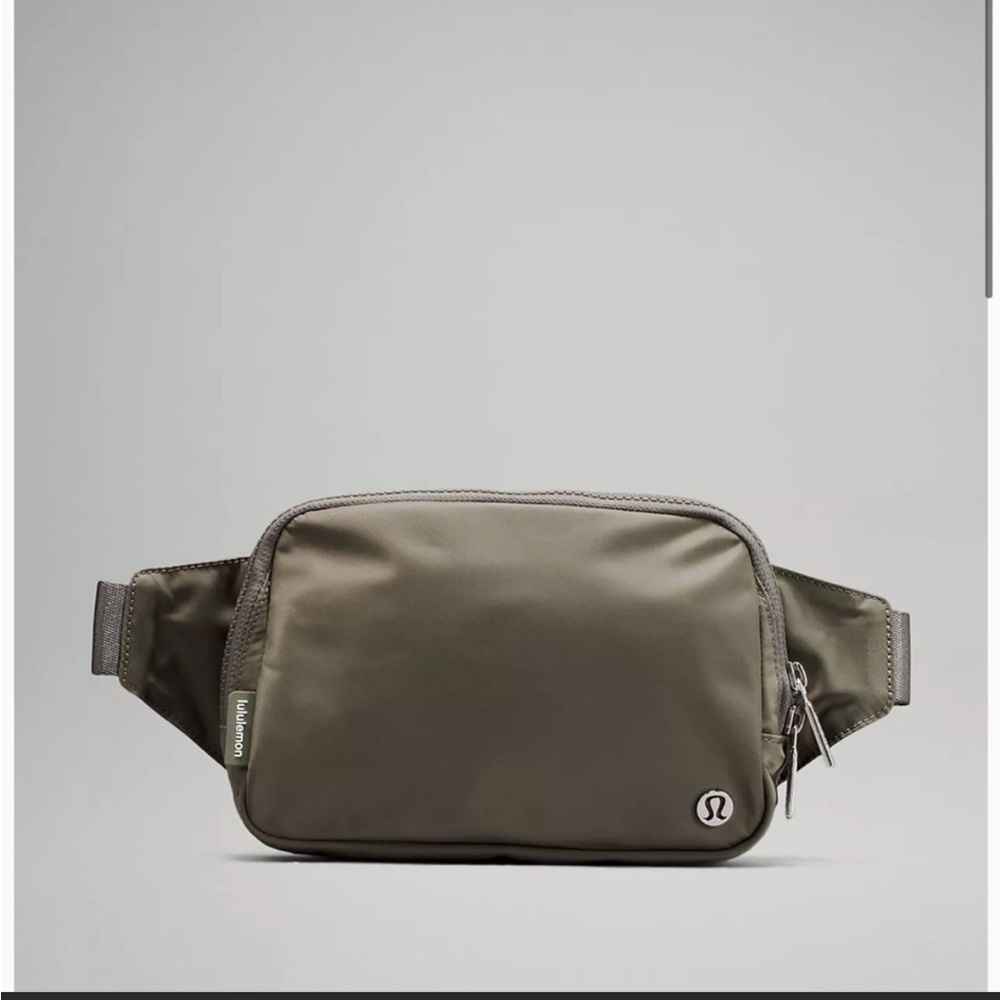 Lululemon Everywhere Belt Bag Large Grey Sage